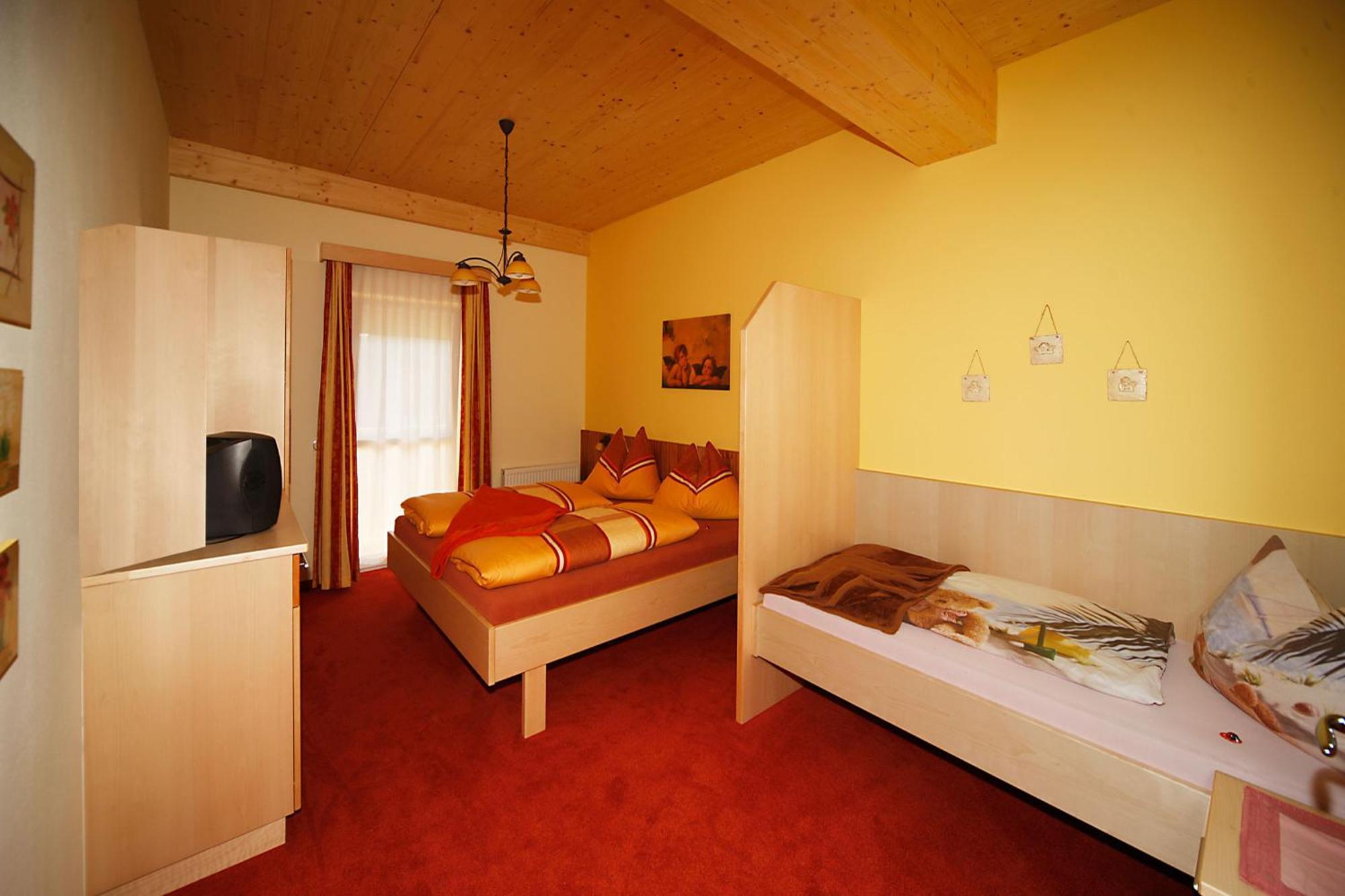 Hotel Garni Zerza 트로폴라흐 객실 사진