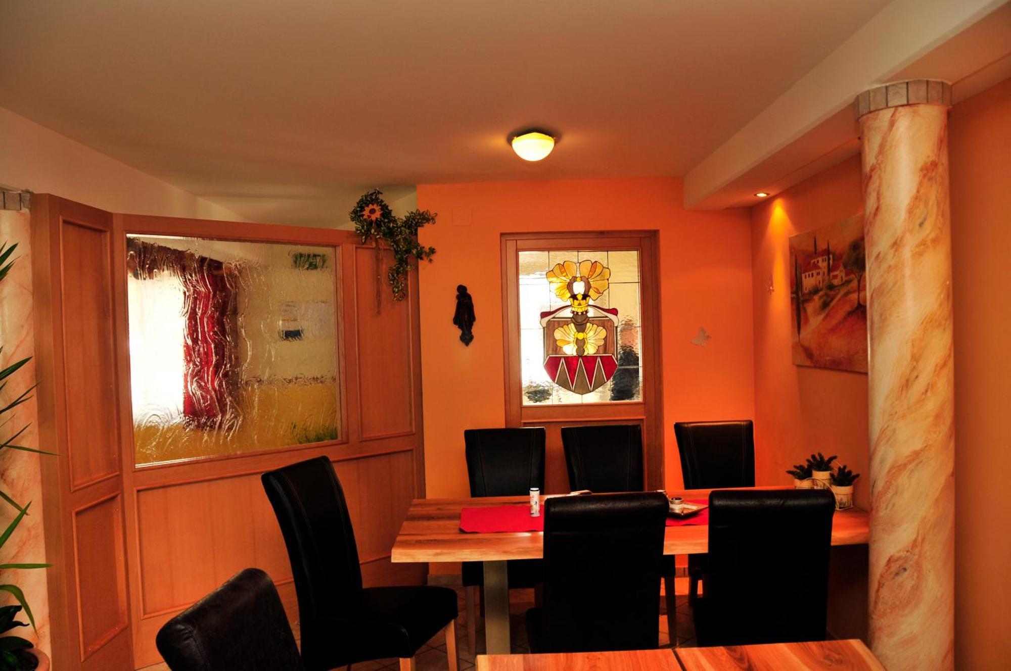Hotel Garni Zerza 트로폴라흐 외부 사진